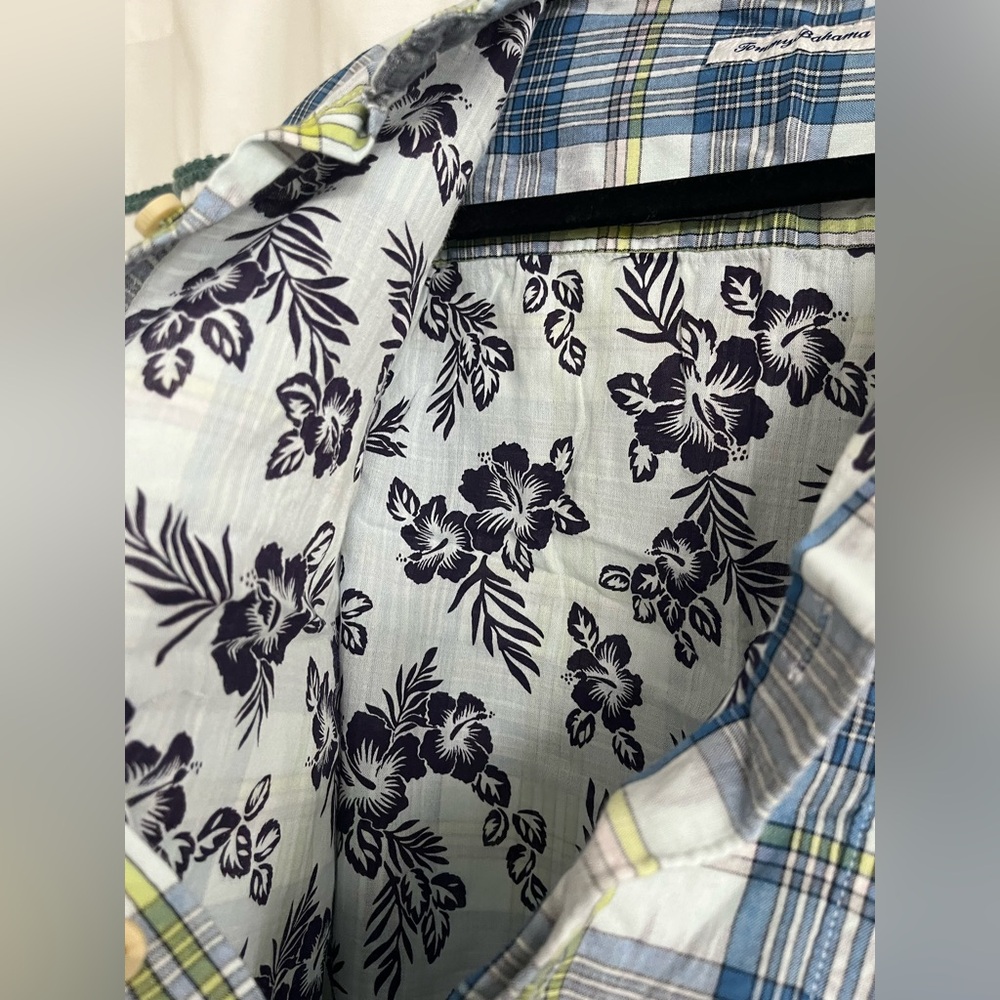 Tommy Bahama button-down, size Large - Picture 5 of 6